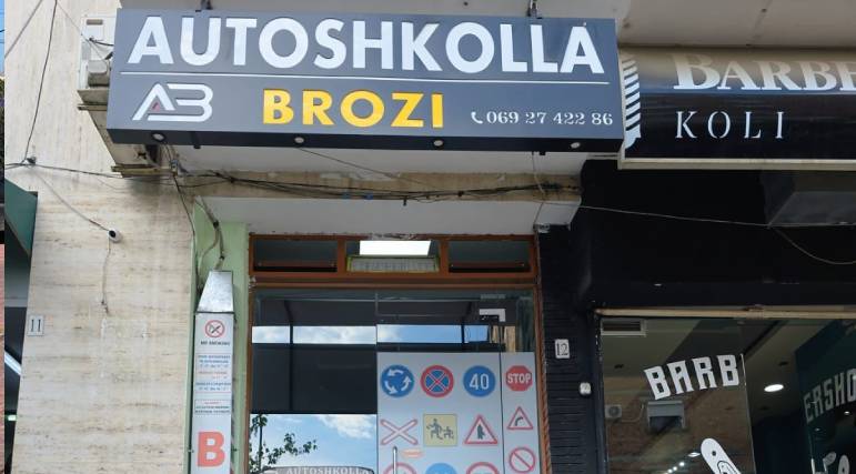 Drejtuesit e zgjuar, fillojnë këtu.